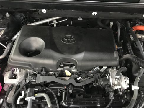 Used 2022 Toyota RAV4 XLE AWD/4WD image 11