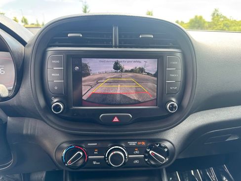 Used 2023 Kia Soul LX FWD image 22