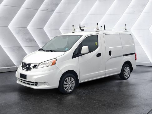 Used 2018 Nissan NV200 SV w/ Navigation Package image 2