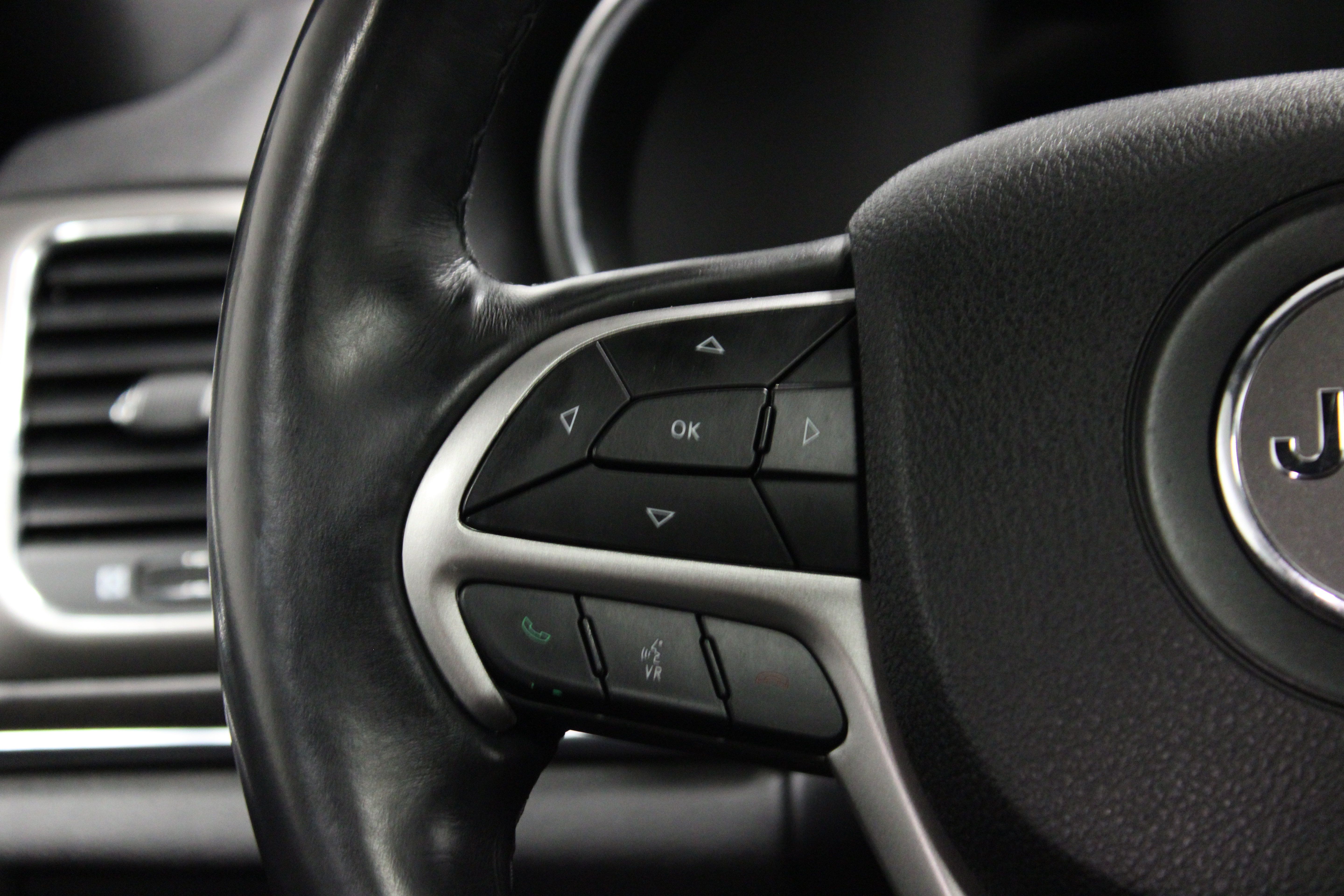 Used 2018 Jeep Grand Cherokee Limited AWD/4WD image 18