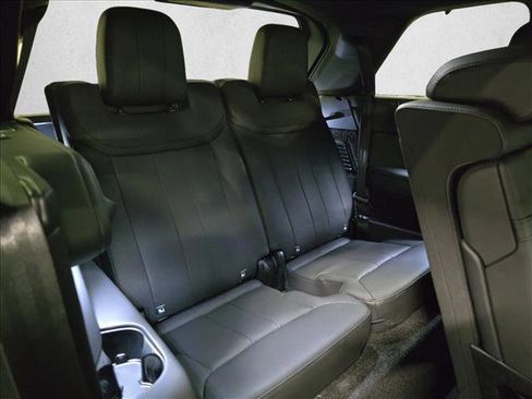 New 2026 Land Rover Range Rover Long Wheelbase SE image 12