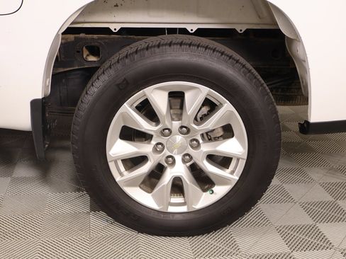 Used 2023 Chevrolet Silverado 1500 Custom AWD/4WD image 17