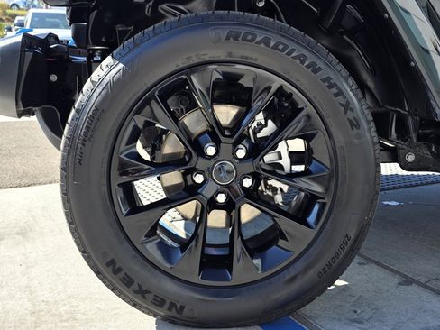 Used 2024 Jeep Wrangler Sahara image 9