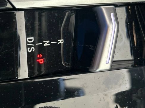 Used 2024 BMW X7 xDrive40i w/ M Sport Package AWD/4WD image 9