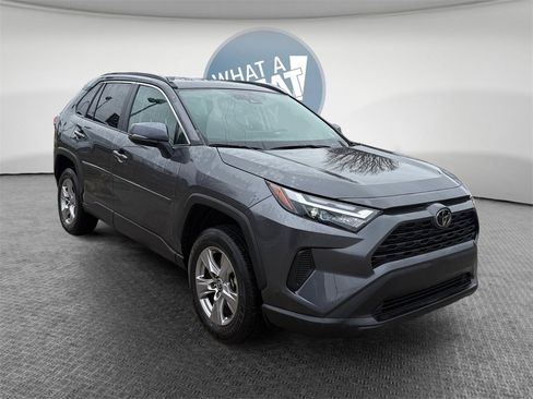 Used 2022 Toyota RAV4 XLE w/ Convenience Package image 1