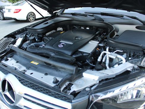 Used 2018 Mercedes-Benz GLC 300 4MATIC image 36