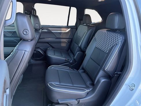 Used 2025 GMC Acadia Denali w/ Super Cruise Package image 13