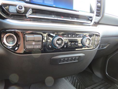 Used 2025 Chevrolet Silverado 2500 LT w/ Convenience Package image 26