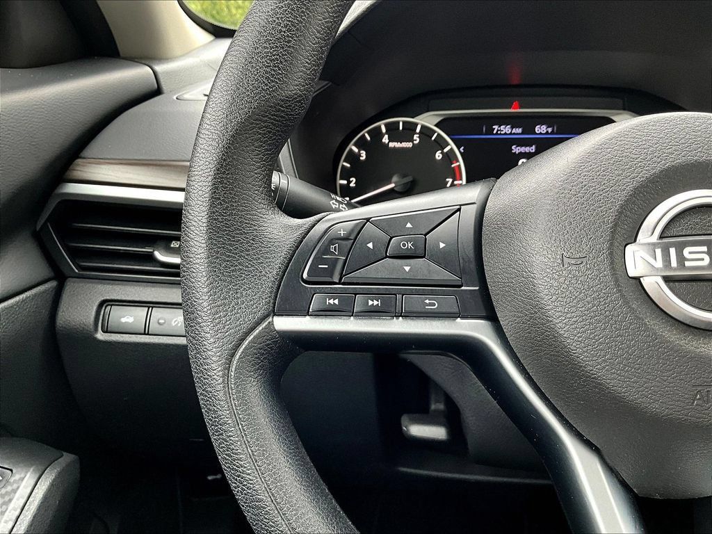 Used 2024 Nissan Altima 2.5 SV FWD image 12