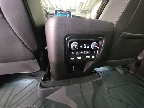 Certified 2024 Chevrolet Tahoe Z71 w/ Luxury Package AWD/4WD image 28