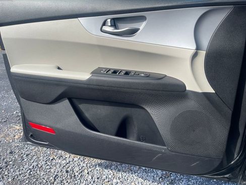 Used 2022 Kia Forte LXS image 14