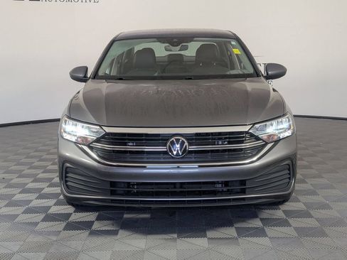 Used 2024 Volkswagen Jetta SE FWD image 3