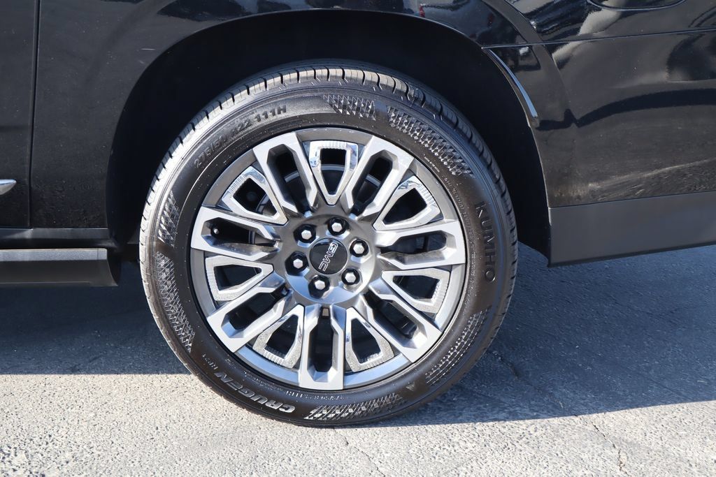 Used 2024 GMC Yukon XL Denali Ultimate AWD/4WD image 13