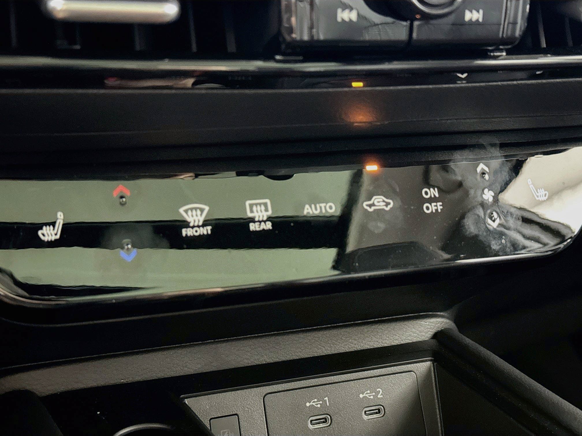 Used 2026 Nissan Kicks SR w/ SR Premium Package FWD image 19