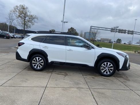 Used 2023 Subaru Outback Premium image 12