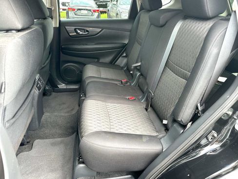 Used 2019 Nissan Rogue S w/ Special Edition Package FWD image 23