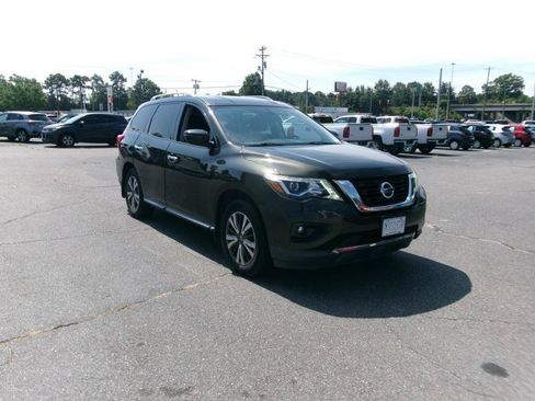 Used 2017 Nissan Pathfinder SV w/ SV Tech Package AWD/4WD image 4