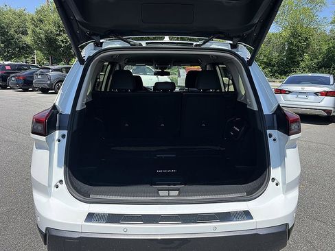 Certified 2025 Nissan Rogue SL FWD image 17