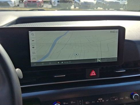 Used 2025 Kia Carnival FWD image 18