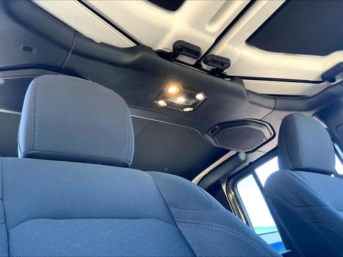 Used 2023 Jeep Gladiator Sport image 14