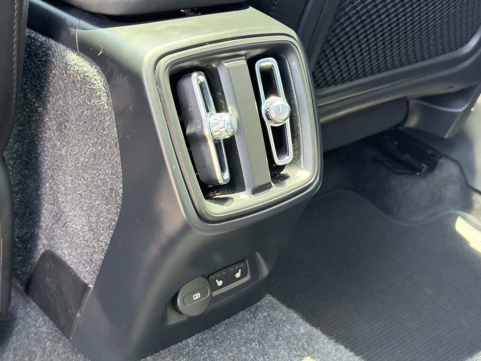 Certified 2023 Volvo XC40 Recharge Ultimate AWD/4WD image 22