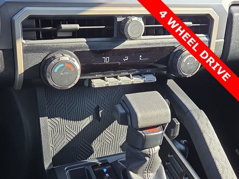 Used 2025 Toyota Tacoma TRD Sport image 19