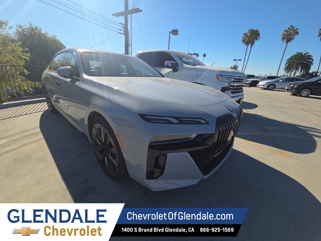 Used 2023 BMW 740i w/ Parking Assistance Package RWD image 7