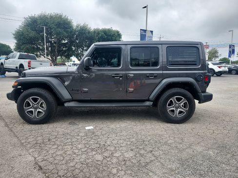 Used 2022 Jeep Wrangler Unlimited Sport w/ Sun And Sound Package AWD/4WD image 6