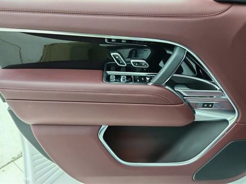Used 2023 Land Rover Range Rover SE image 33