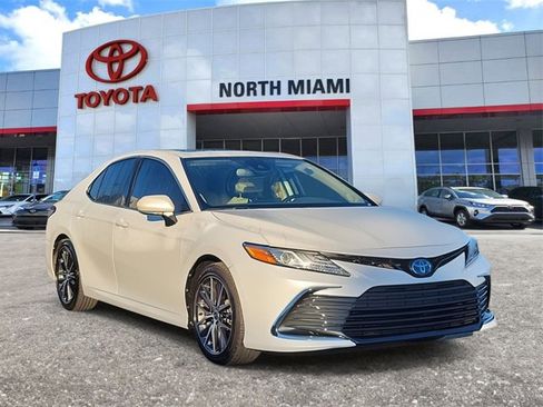 Used 2022 Toyota Camry XLE image 1