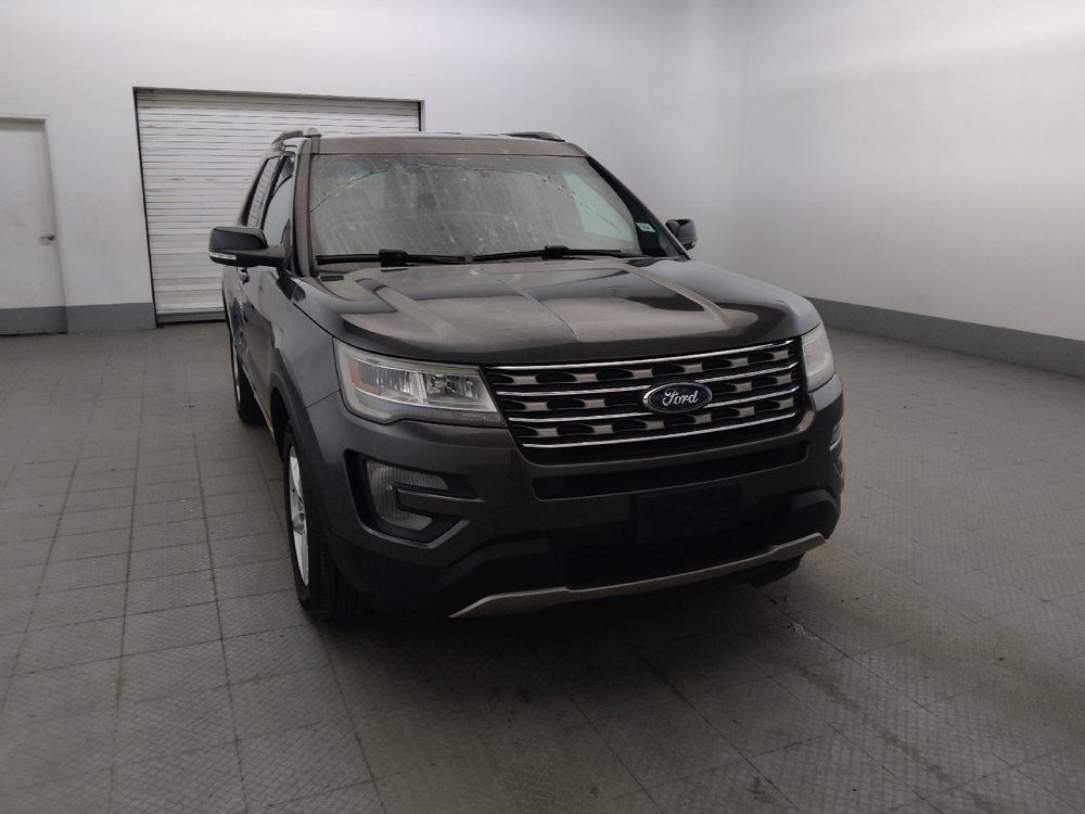 Used 2016 Ford Explorer XLT w/ Equipment Group 202A AWD/4WD image 14