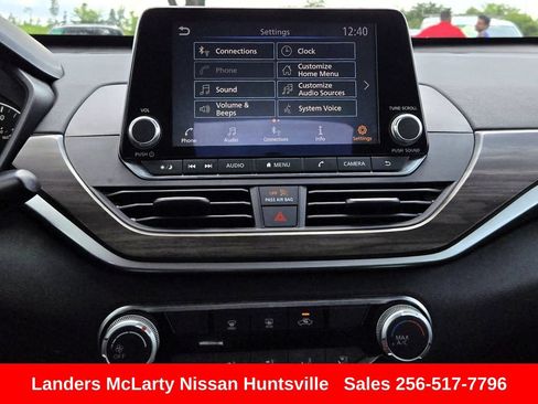 Used 2024 Nissan Altima 2.5 SV FWD image 18