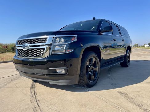 Used 2018 Chevrolet Suburban LT image 7
