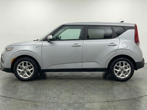 Used 2025 Kia Soul LX w/ LX Technology Package image 5