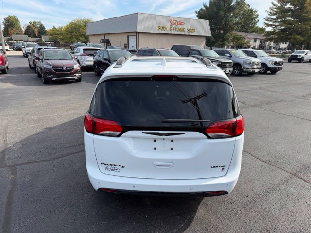 Used 2020 Chrysler Pacifica Limited FWD image 10