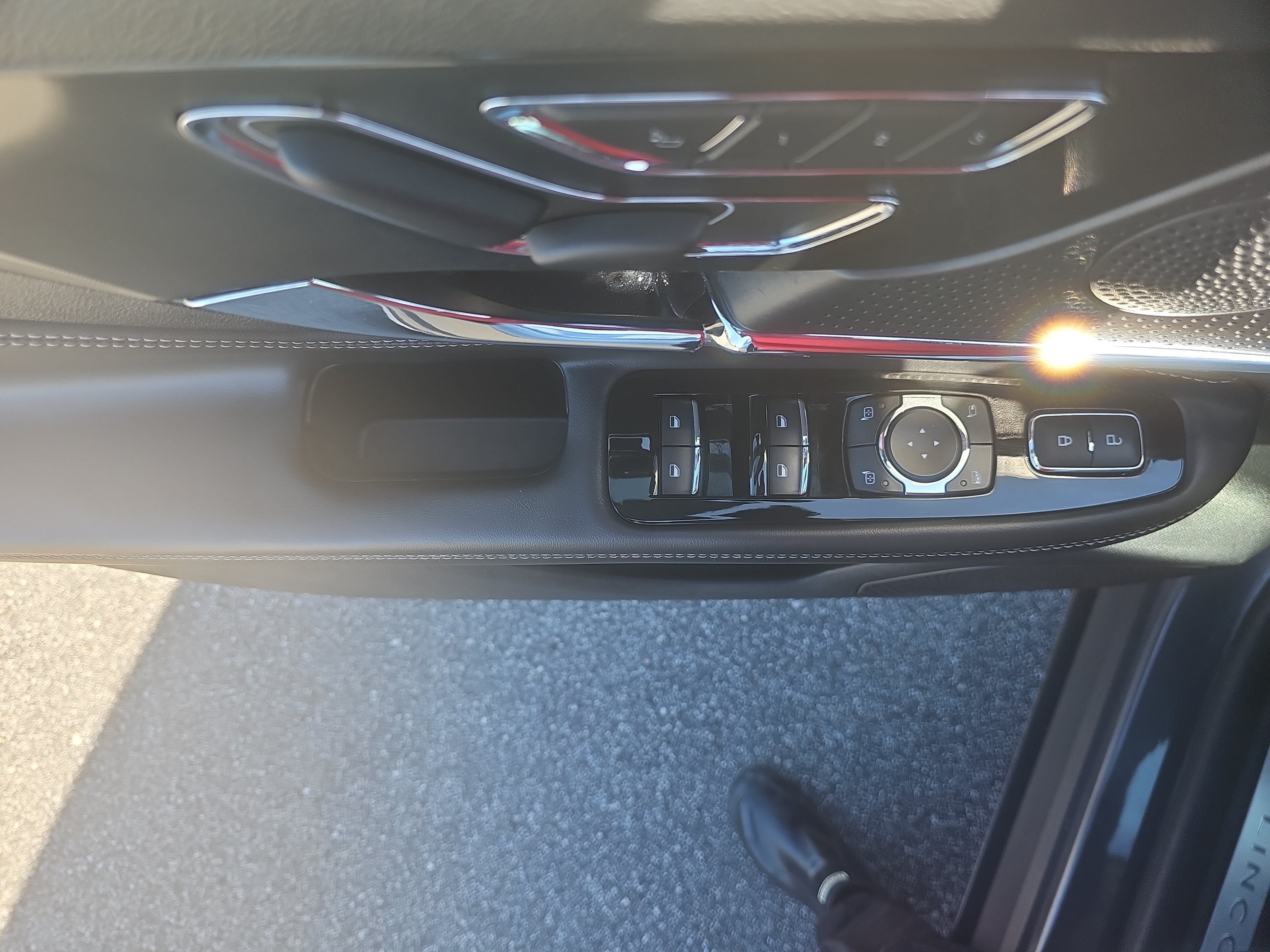 Used 2023 Lincoln Corsair AWD w/ Equipment Group 101A image 28
