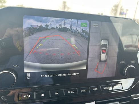 Used 2024 Nissan Pathfinder Platinum FWD image 15