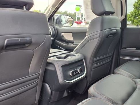 Used 2025 Ford Expedition Active AWD/4WD image 25