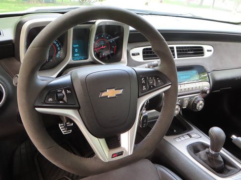 Used 2015 Chevrolet Camaro Z/28 RWD image 21