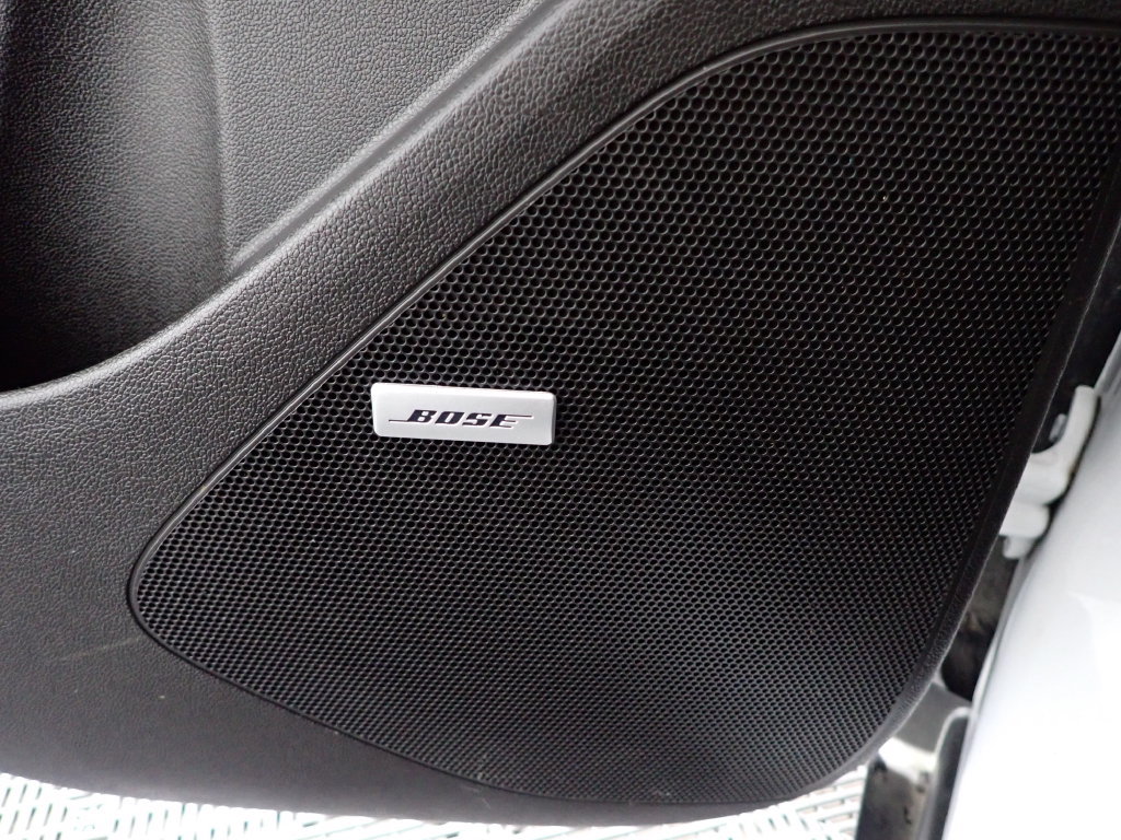 Used 2022 Chevrolet Bolt LT w/ Infotainment Package FWD image 8