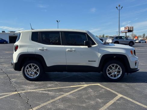Used 2023 Jeep Renegade Latitude image 2