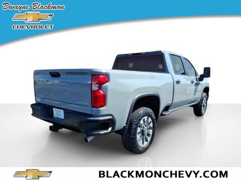 Used 2025 Chevrolet Silverado 2500 Custom w/ Z71 Off-Road Package AWD/4WD image 3