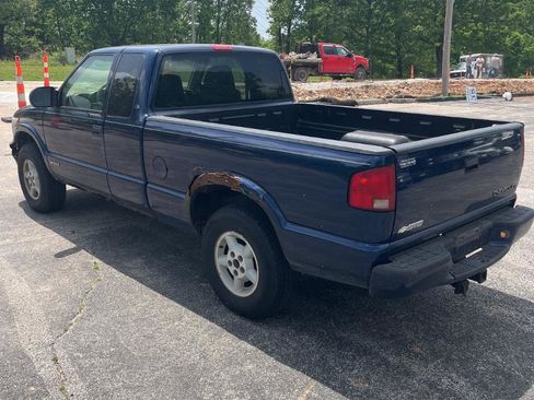 Used 1999 Chevrolet S10 Pickup LS w/ Preferred Equipment Group AWD/4WD image 8