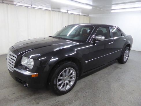 Used 2005 Chrysler 300 C w/ Protection Group II image 3