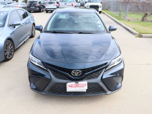 Used 2019 Toyota Camry SE image 4