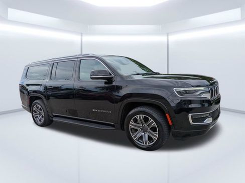 Used 2024 Jeep Wagoneer L Series II RWD image 1