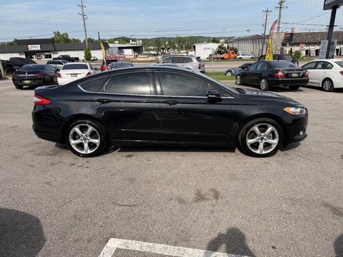 Used 2015 Ford Fusion SE w/ Equipment Group 201A FWD image 5