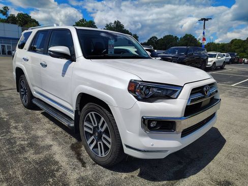Used 2024 Toyota 4Runner Limited AWD/4WD image 3