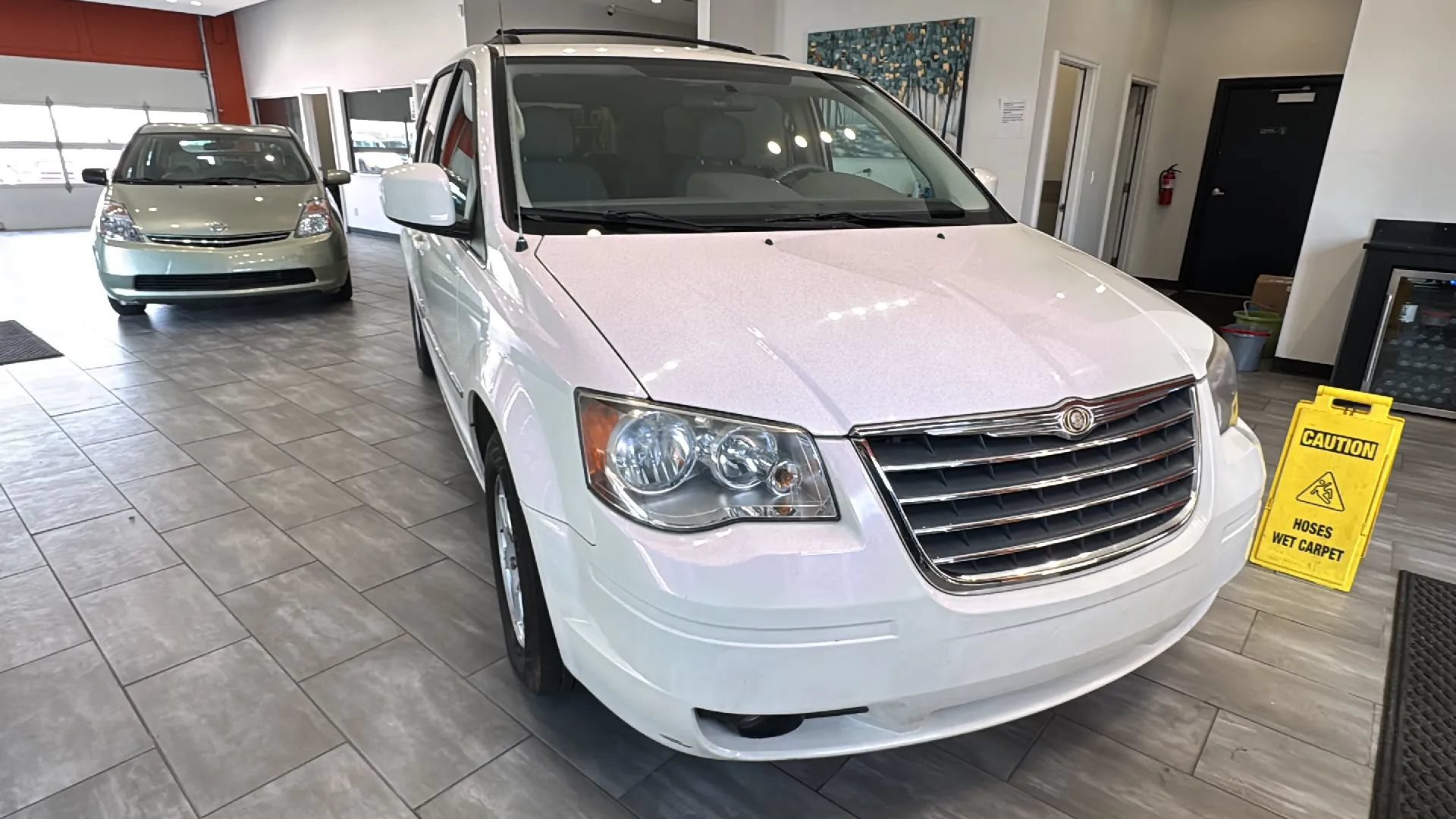 Used 2010 Chrysler Town & Country Touring FWD image 1