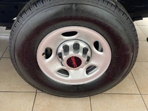 Used 2023 GMC Savana 2500 w/ Driver Convenience Package image 28